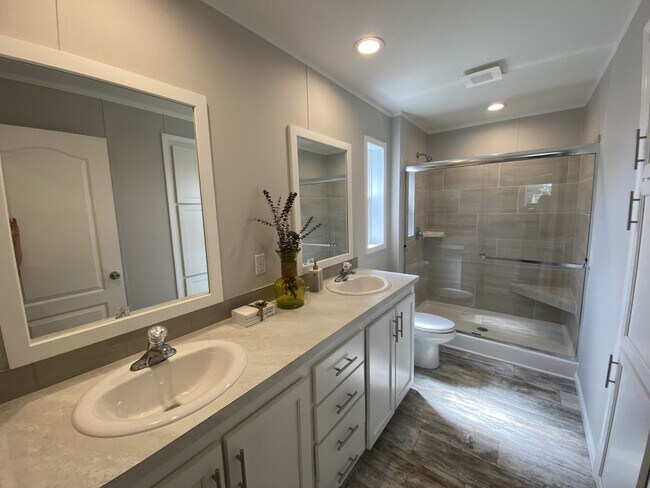 Foto del edificio - 44 Salem Dr