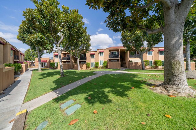 Building Photo - 1440 Oak Dr