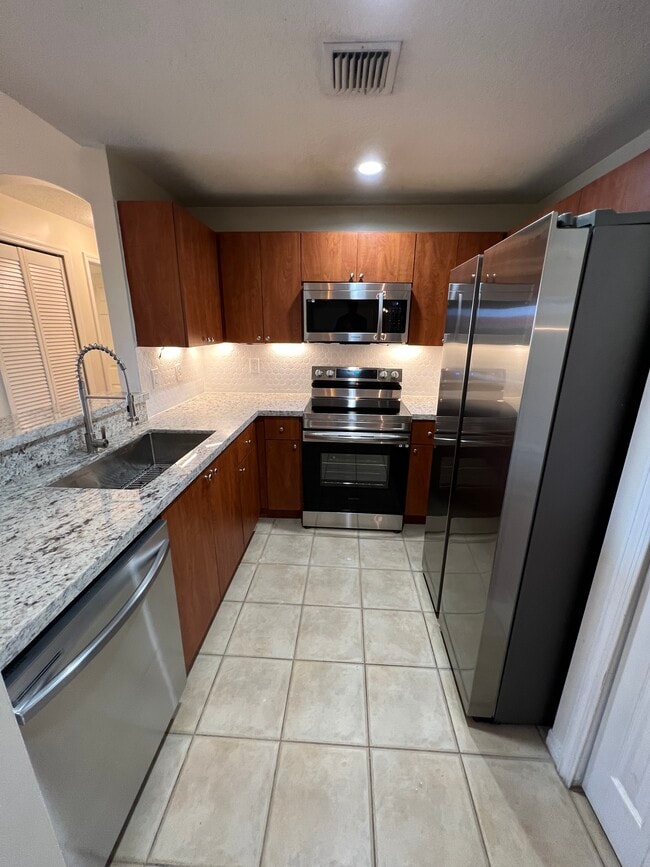 Foto del edificio - 6360 NW 114th Ave