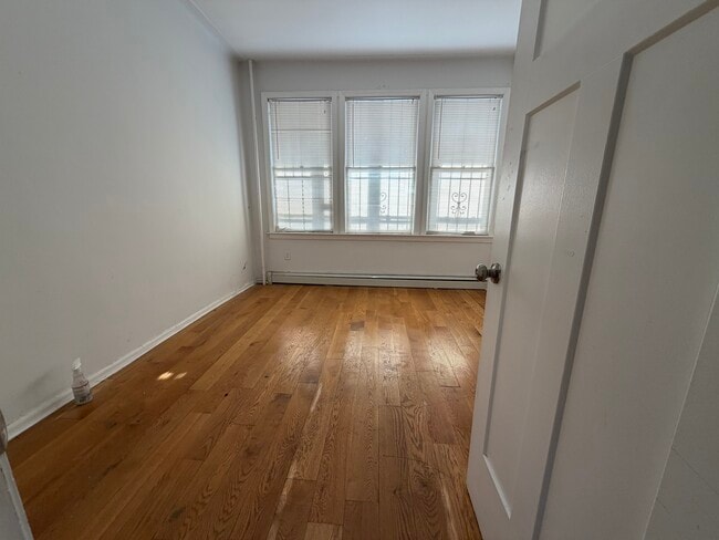 Building Photo - 6 Vreeland Ter