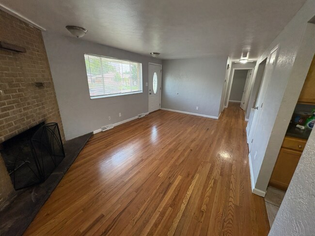 Building Photo - 7641 Elmwood Ln