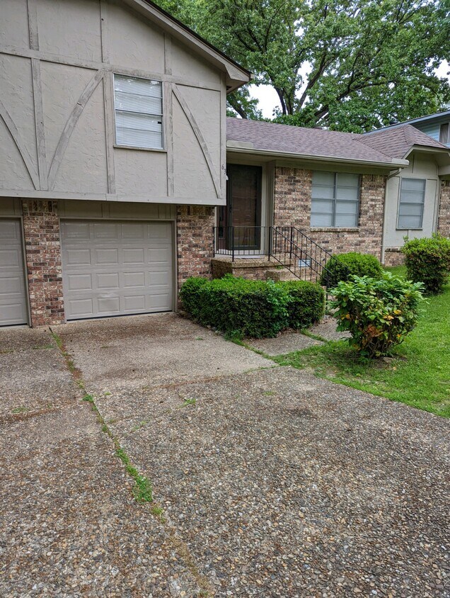 Primary Photo - 63 Lakeside Dr