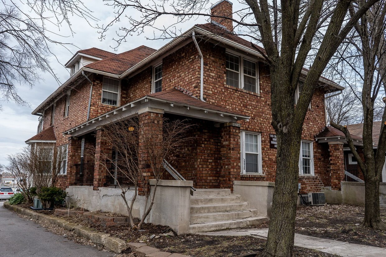 Primary Photo - 1107-1109 E Walnut