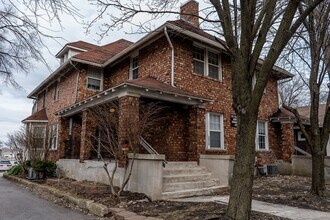 Building Photo - 1107 E Walnut St
