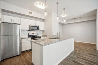 Building Photo - Altitude on Fifth