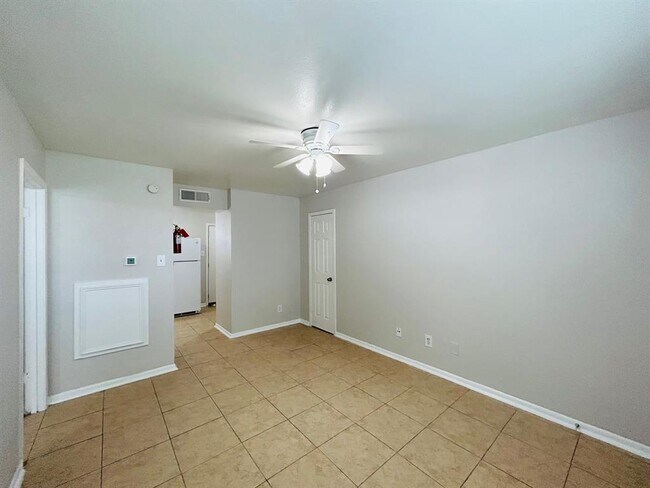 Building Photo - 1145 N Durham Dr