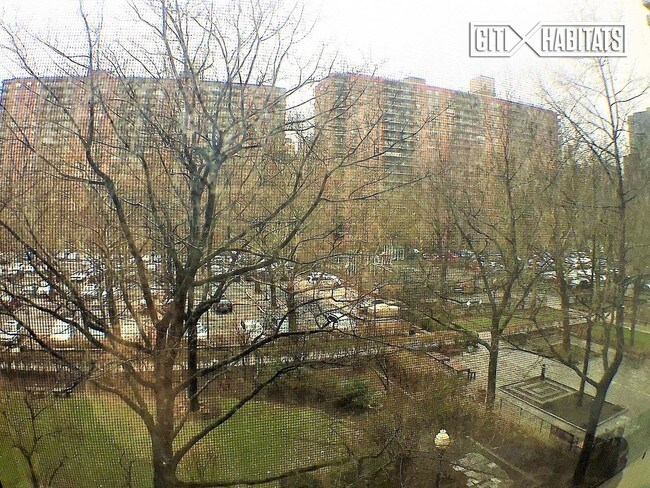 Building Photo - 400 Central Park W