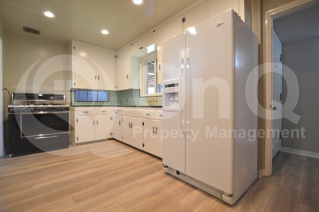 Foto del edificio - 1930 E Solano Dr