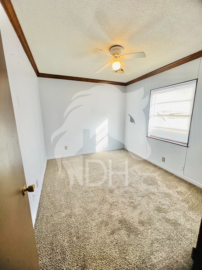 Building Photo - $100 Move In Special!!