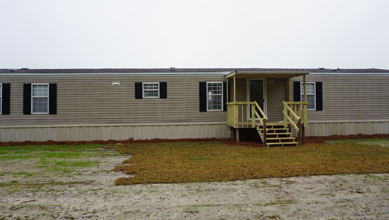 Primary Photo - 3 Bedroom mobile home in the County
