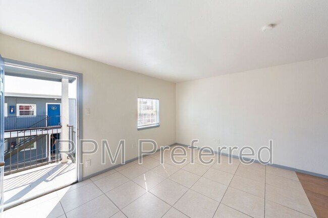 Foto del edificio - 1800 N Wayside Dr