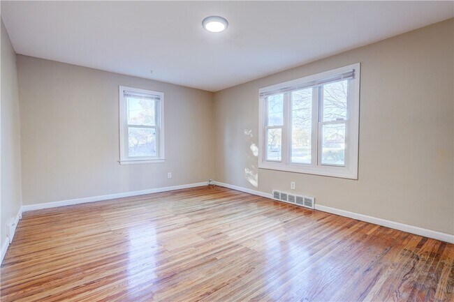 Foto del edificio - 100 Bleacker Rd