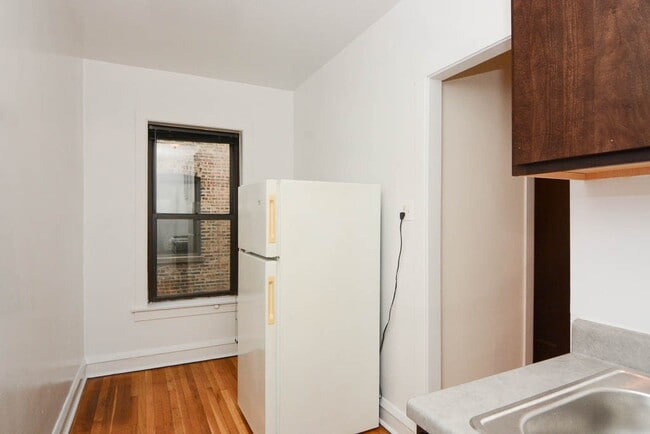 Building Photo - 3302 W Schubert Ave
