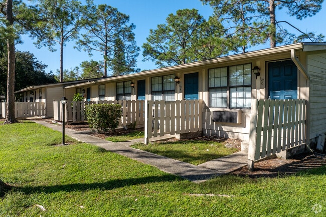 Garden-style Apartments - Mosswood