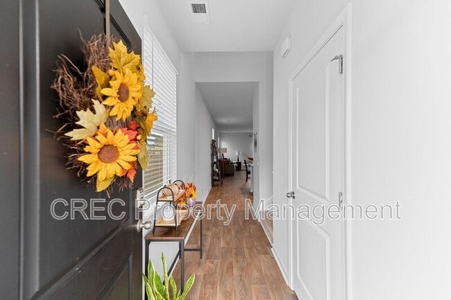 Building Photo - 657 Ladywood Dr