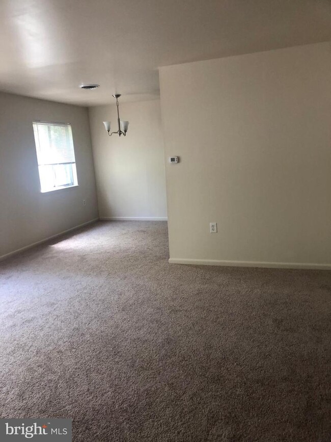Building Photo - 3878 Shadywood Dr