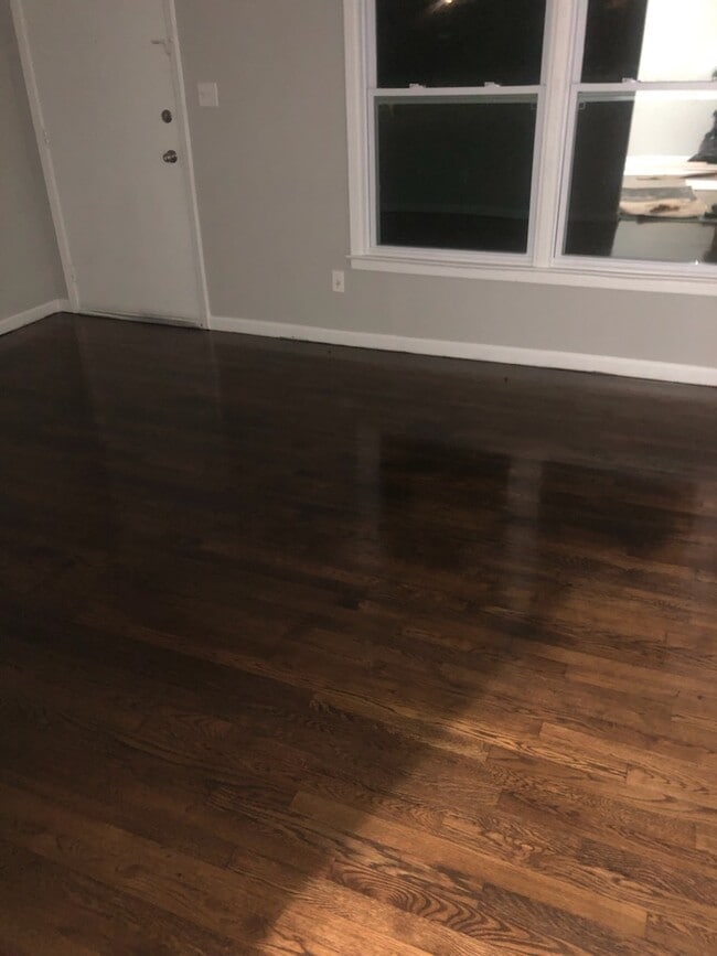 Foto del edificio - 2900 Edsel Pl