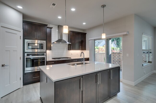 Foto del edificio - Seattle Hill Road Area Beautiful 5 Bedroom...