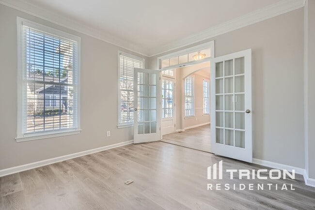 Building Photo - 6033 Queens River Dr