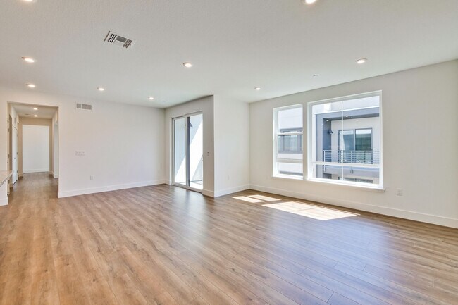Living Area - 44978 Fremont Blvd
