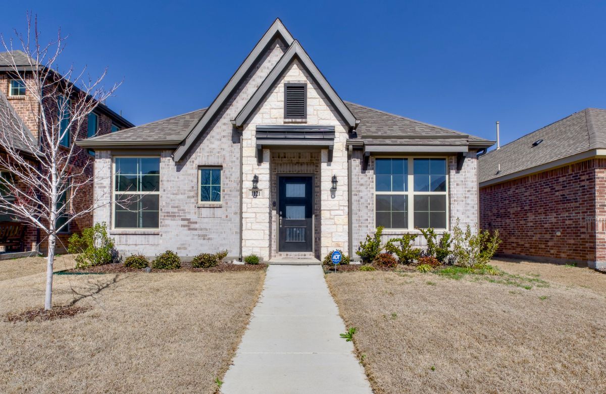 Primary Photo - 1121 Milfoil Dr