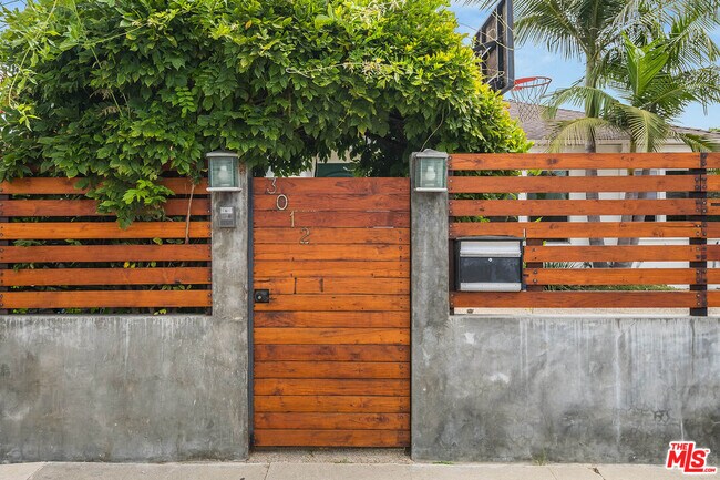 Foto del edificio - 3012 Bagley Ave