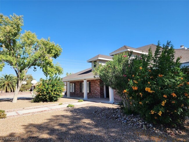 Building Photo - 5738 S Hedgeford Ct