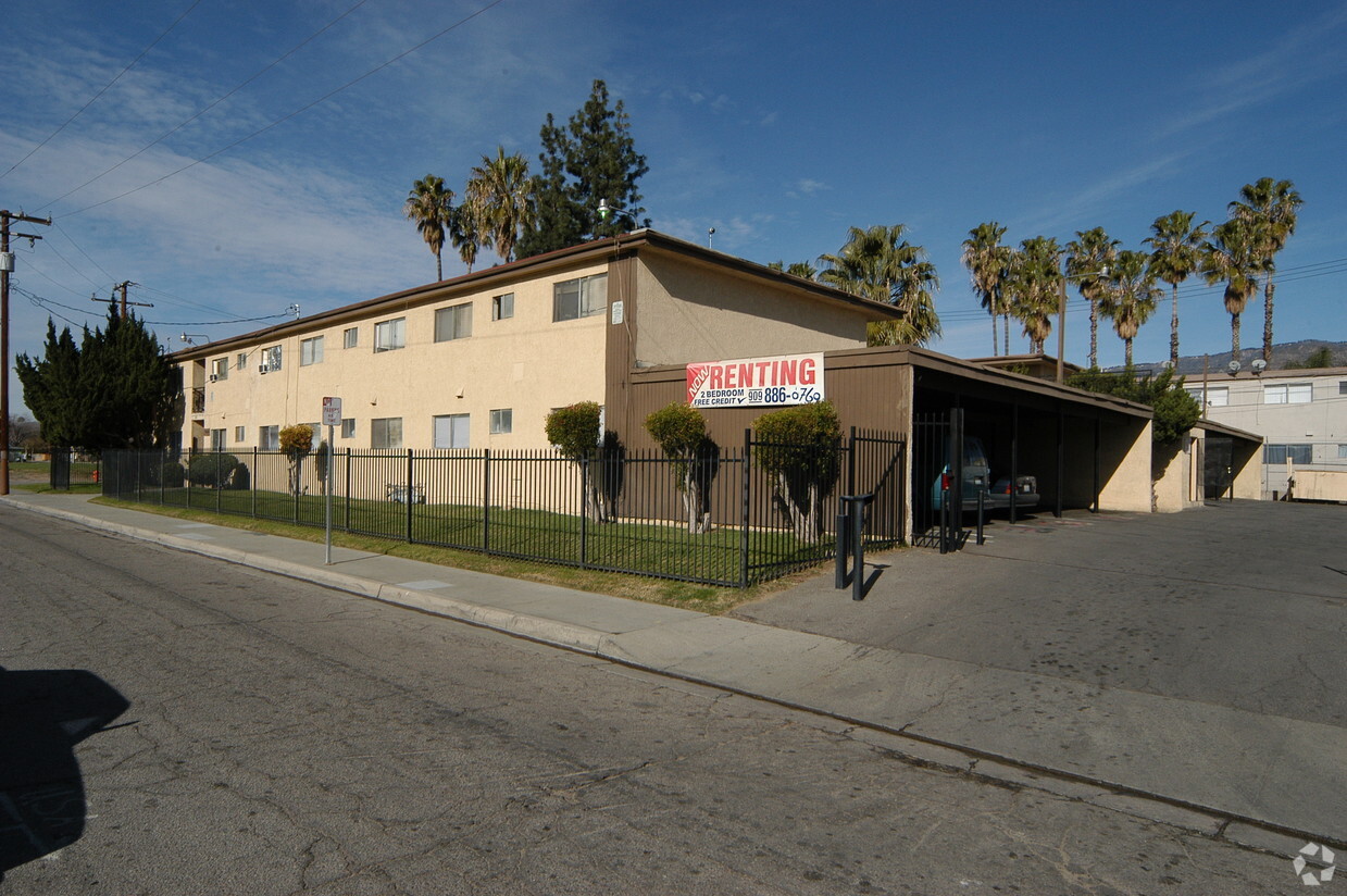 Building Photo - Cedarwood Apartments