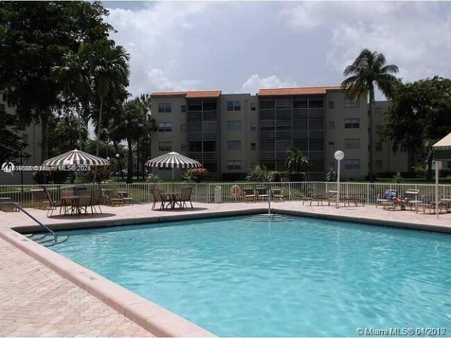 Building Photo - 1820 N Lauderdale Ave