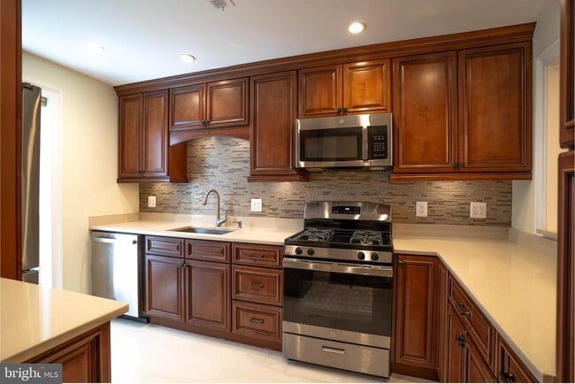 Building Photo - 10039 Oakton Terrace Rd