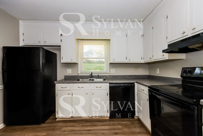 Foto del edificio - Welcome home to this stunning 3 bedroom, 2 bathroom brick home