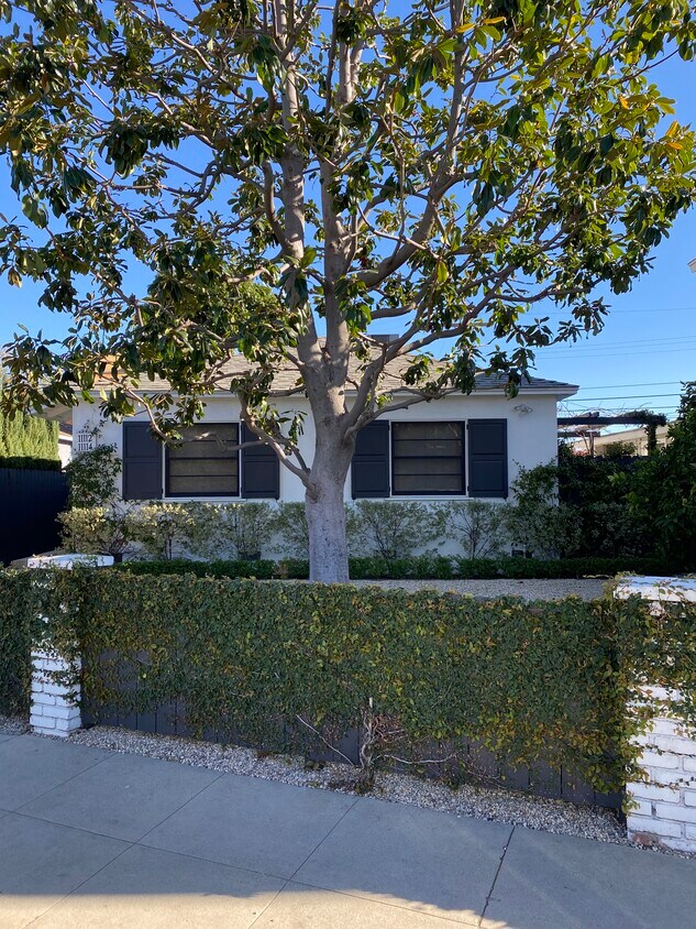Like a home - front unit in duplex - 11112 Exposition Blvd