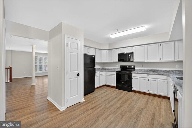 Building Photo - 107 Quiet Waters Pl