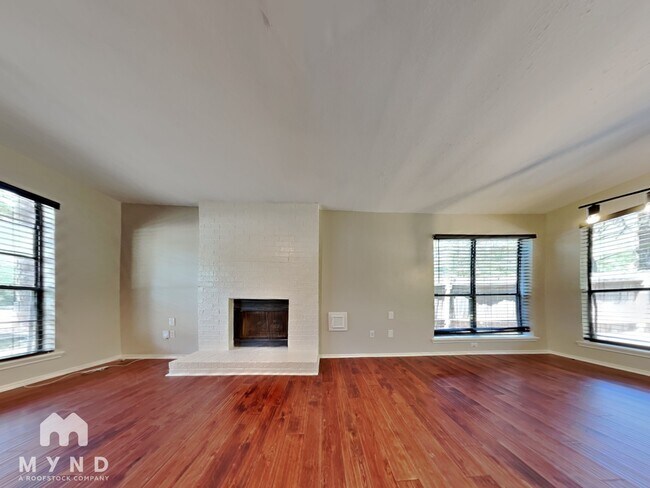 Foto del edificio - 102 Summer Crest Cir