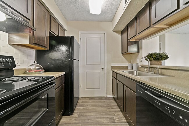 Creekside on the Green Apartments - Garland, TX | Apartments.com