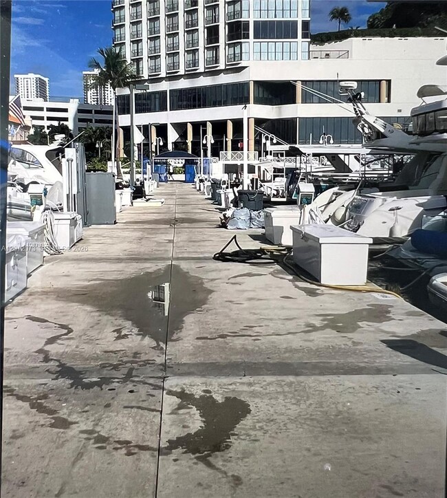 Foto del edificio - 1717 N Bayshore Dr