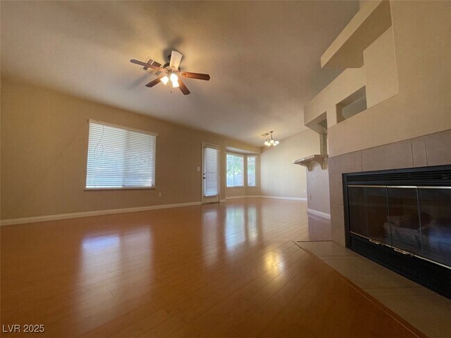 Foto del edificio - 5728 Owl Butte Ct