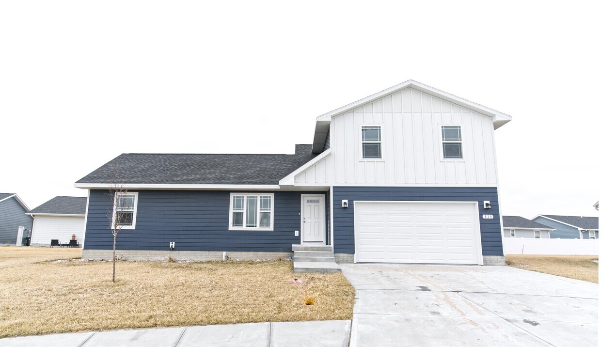 526 Schmidt Cir, Grand Island, NE 68803 House Rental in Grand Island