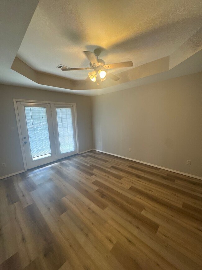 Building Photo - 1008/1010 TRENTON DR
