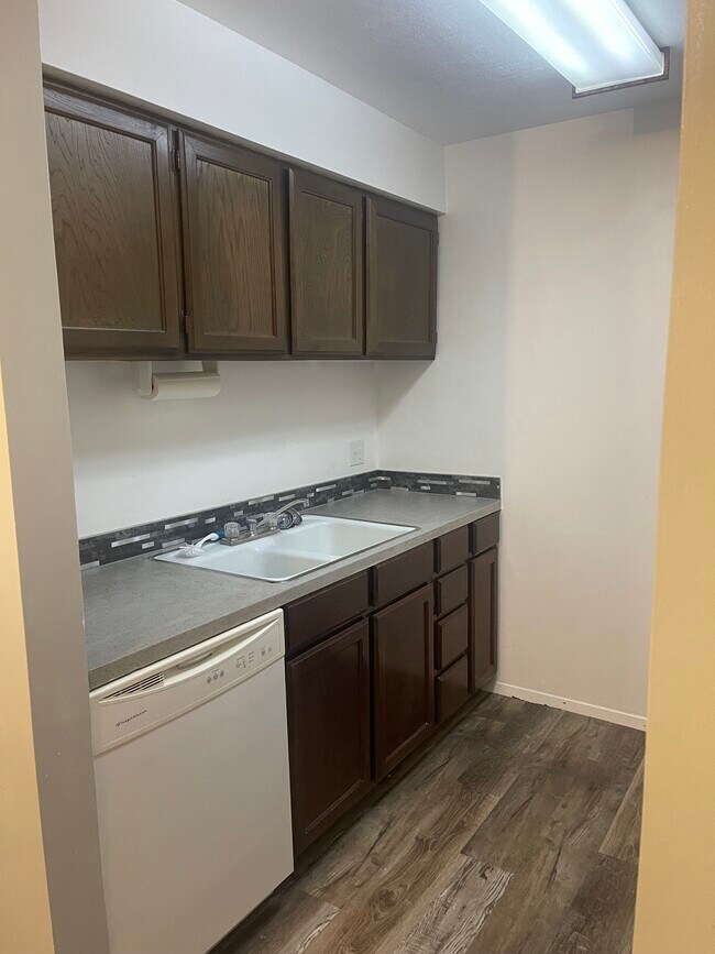 Kitchen - 167 E 100 N