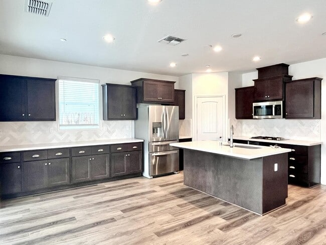 Building Photo - 377 Traverse Dr S