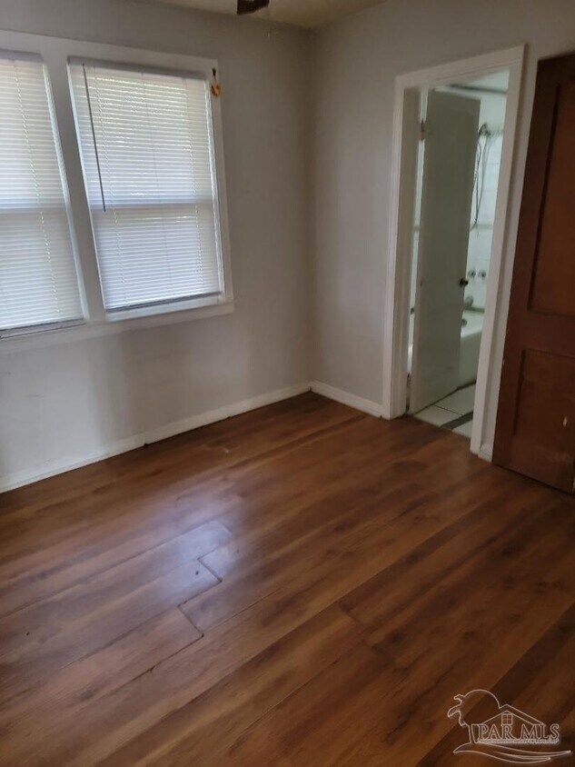 Foto del edificio - 210 N Pinewood Ln