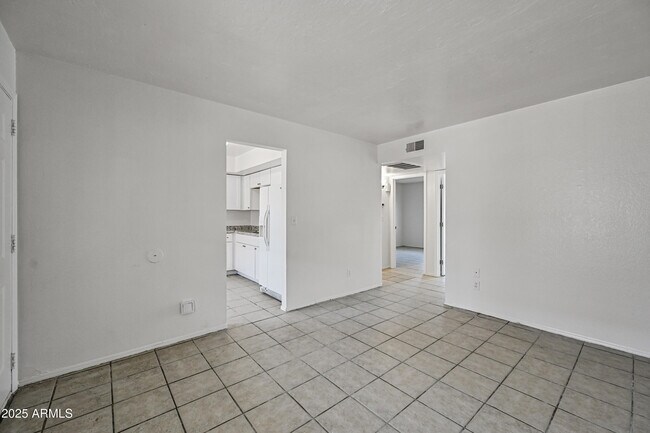 Building Photo - 2901 E Campo Bello Dr