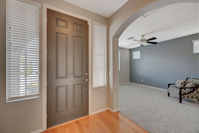 Building Photo - Beautiful 4 bedroom 3 bath home in Southwe...