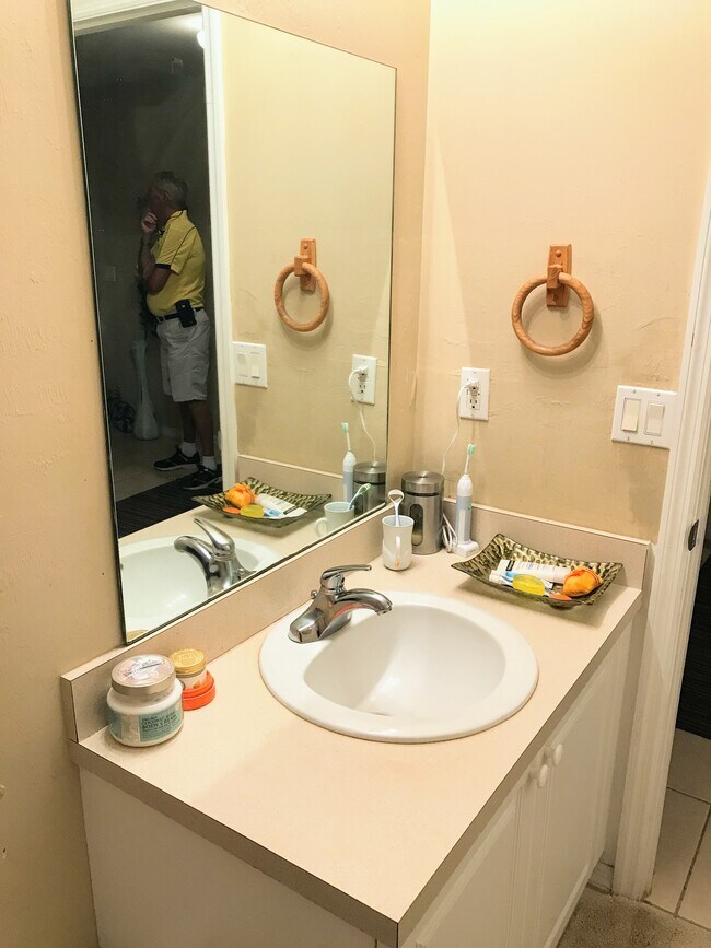 Building Photo - 339 Harry Ave S