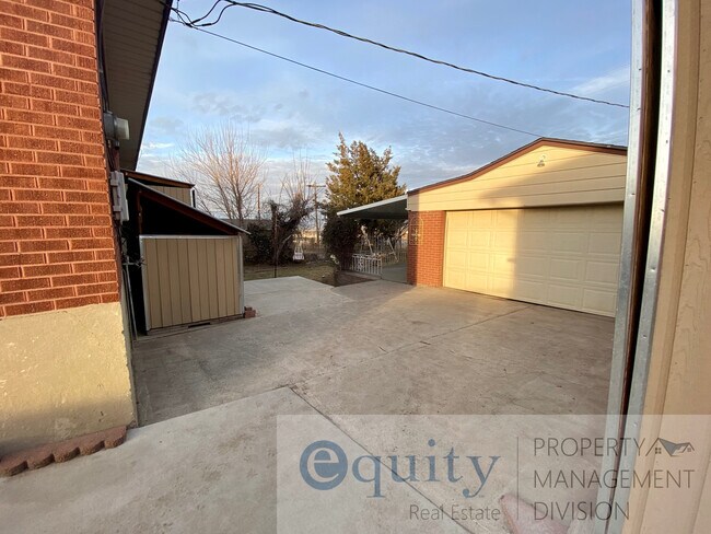 Foto del edificio - 3887 W Rosemary St