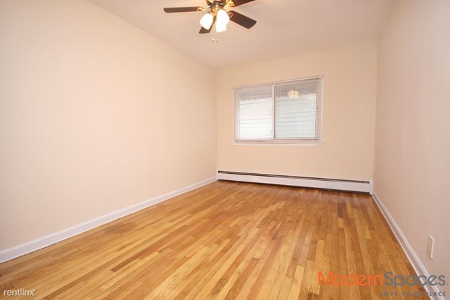 Foto del edificio - 2102 Hoyt Ave S