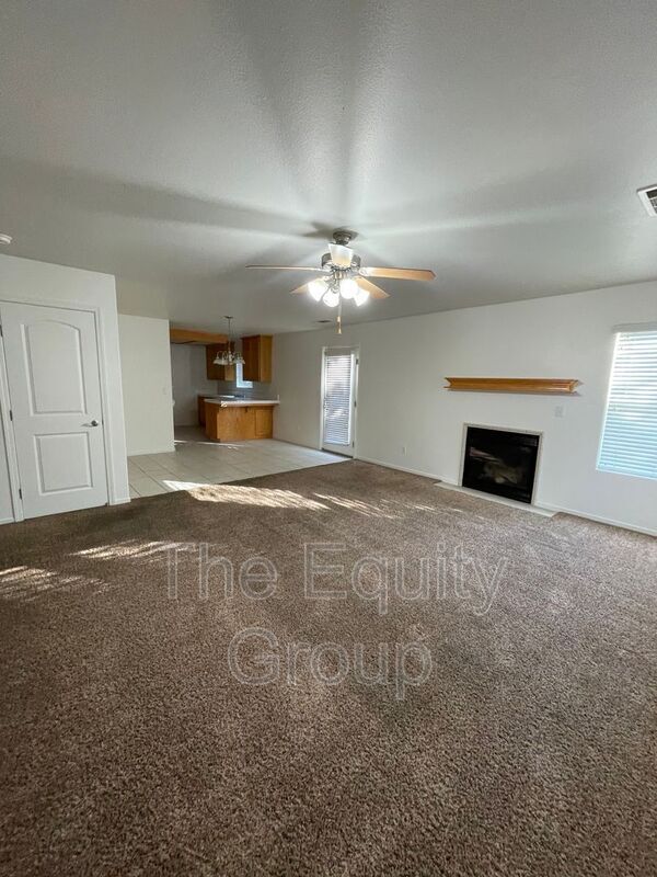 Building Photo - 2752 W Oriole Ave