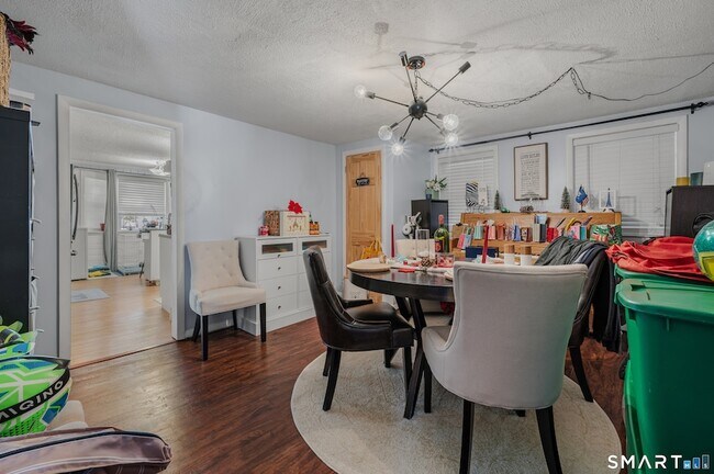 Foto del edificio - 349 Naubuc Ave