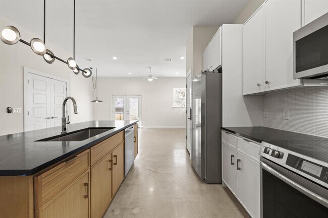 Foto del edificio - 4801 Sara Dr